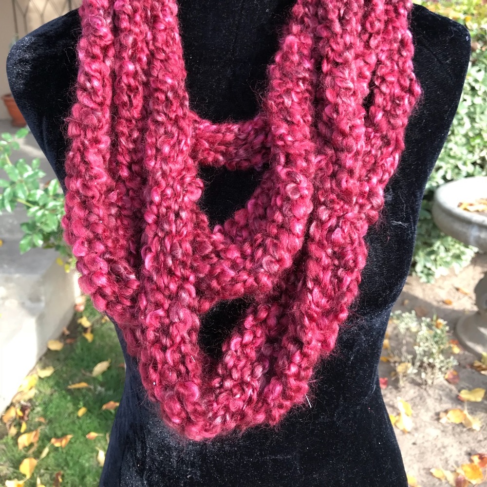 Fingers knit infinity scarf
